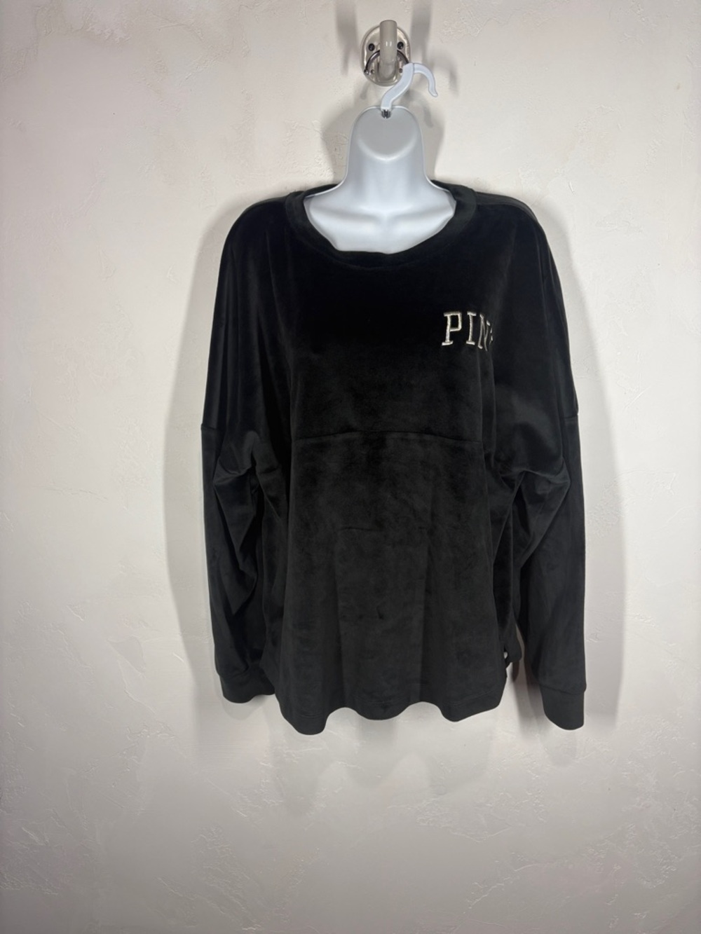 PINK Victoria’s Secret Black Plush Crewneck Sweatshirt size medium